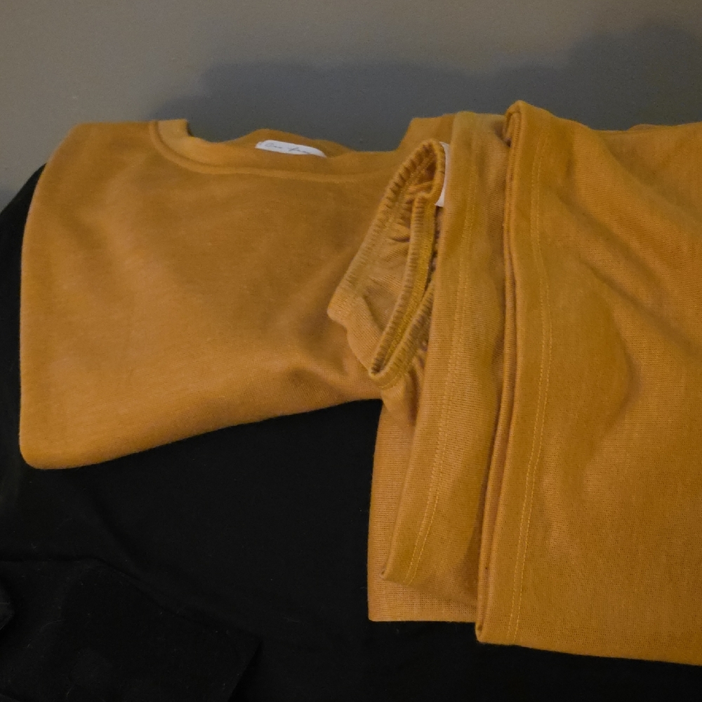 Gold Top And Bottom Wide Leg Cropped Top PTP 28 Length 15